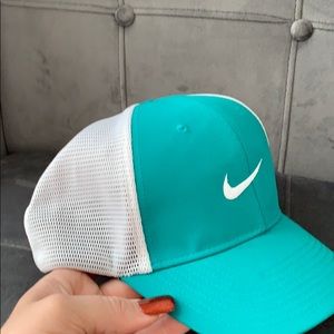 Men’s Nike golf hat